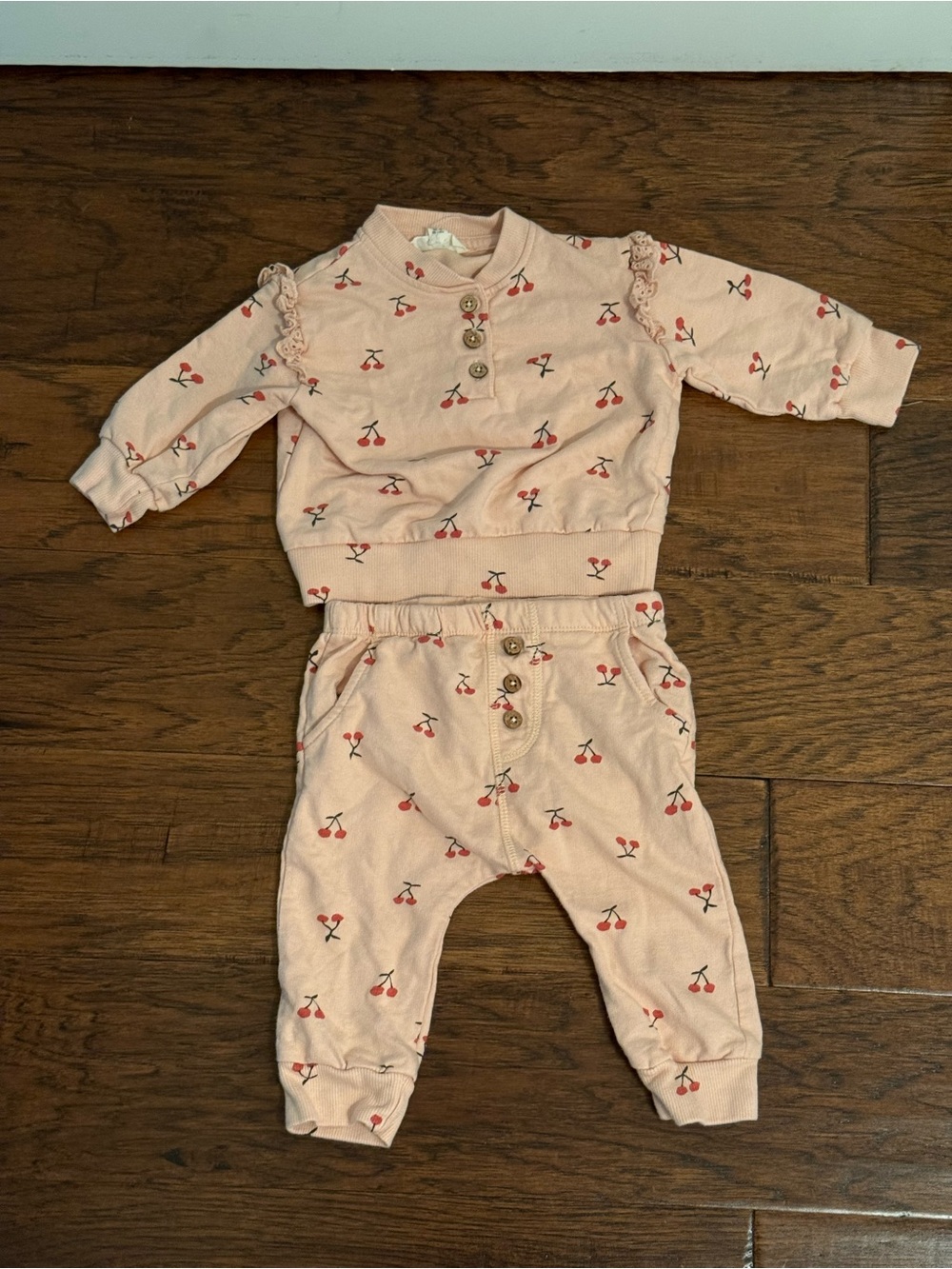 Cherry-print Baby girl sweatshirt/sweatpant Set - size 3-6M